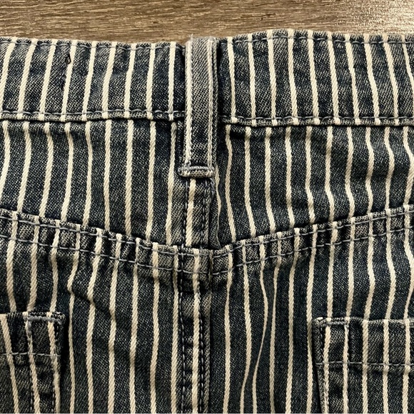 NWOT BLANK NYC Denim Mini Skirt Pale Rails White Blue Striped Fringed Hem sz 27 - Picture 9 of 14